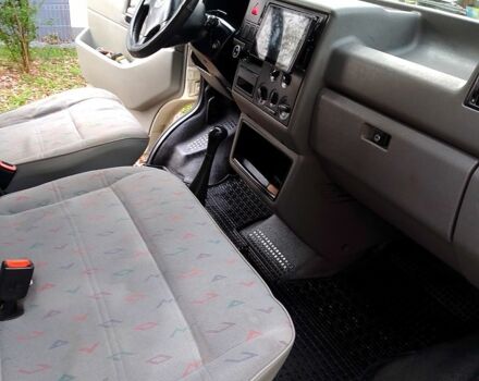 Фольксваген Transporter 2002 в Владимир-Волынский на Automoto.ua Белый Фольксваген Transporter, объемом двигателя 2.5 л и пробегом 355 тыс. км за 8500 $, фото 7 на Automoto.ua