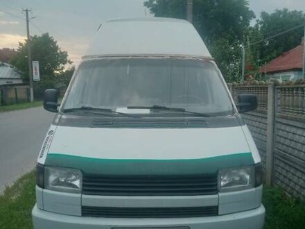 Білий Фольксваген Transporter, об'ємом двигуна 2.4 л та пробігом 700 тис. км за 3800 $, фото 1 на Automoto.ua
