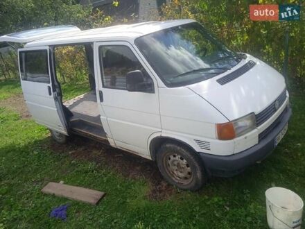 Белый Фольксваген Transporter, объемом двигателя 2.4 л и пробегом 500 тыс. км за 2900 $, фото 1 на Automoto.ua