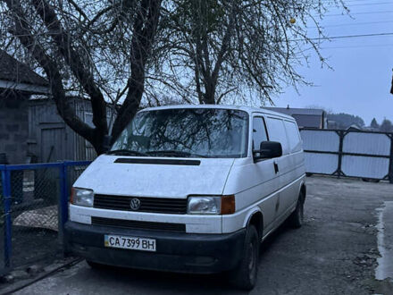 Білий Фольксваген Transporter, об'ємом двигуна 2.4 л та пробігом 300 тис. км за 5800 $, фото 1 на Automoto.ua