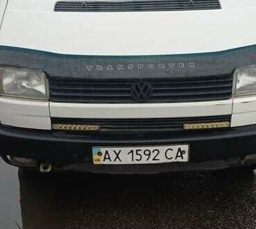 Белый Фольксваген Transporter, объемом двигателя 1.9 л и пробегом 300 тыс. км за 2999 $, фото 1 на Automoto.ua