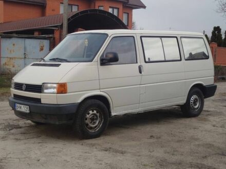 Білий Фольксваген Transporter, об'ємом двигуна 2.4 л та пробігом 240 тис. км за 3150 $, фото 1 на Automoto.ua