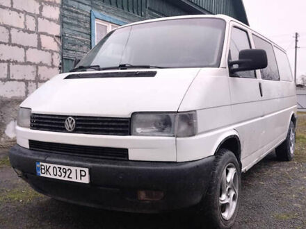 Белый Фольксваген Transporter, объемом двигателя 1.9 л и пробегом 300 тыс. км за 5000 $, фото 1 на Automoto.ua