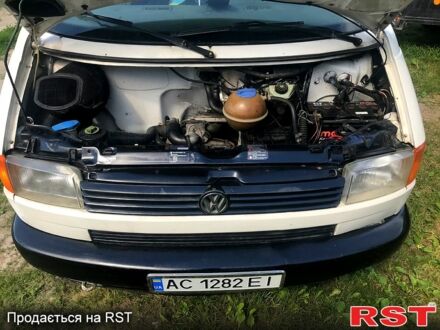 Фольксваген Transporter 1998 у Любомль на Automoto.ua Білий Фольксваген Transporter, об'ємом двигуна 19 л та пробігом 345 тис. км за 4400 $, фото 1 на Automoto.ua