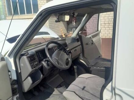 Белый Фольксваген Transporter, объемом двигателя 1.9 л и пробегом 300 тыс. км за 5000 $, фото 1 на Automoto.ua