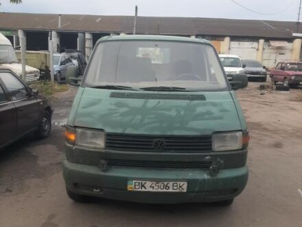 Белый Фольксваген Transporter, объемом двигателя 2.5 л и пробегом 300 тыс. км за 3600 $, фото 1 на Automoto.ua