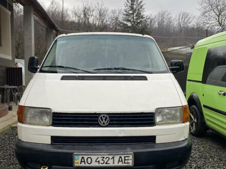 Білий Фольксваген Transporter, об'ємом двигуна 2.4 л та пробігом 420 тис. км за 4200 $, фото 1 на Automoto.ua