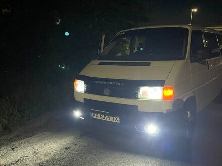 Белый Фольксваген Transporter, объемом двигателя 2.4 л и пробегом 670 тыс. км за 5900 $, фото 1 на Automoto.ua