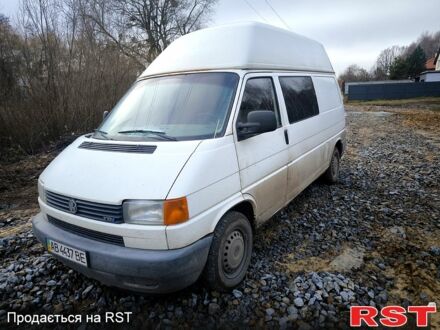 Белый Фольксваген Transporter, объемом двигателя 2.5 л и пробегом 300 тыс. км за 4500 $, фото 1 на Automoto.ua