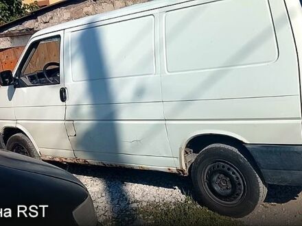Белый Фольксваген Transporter, объемом двигателя 1.9 л и пробегом 300 тыс. км за 5000 $, фото 1 на Automoto.ua