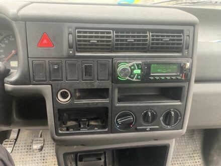 Белый Фольксваген Transporter, объемом двигателя 2.5 л и пробегом 275 тыс. км за 4500 $, фото 1 на Automoto.ua