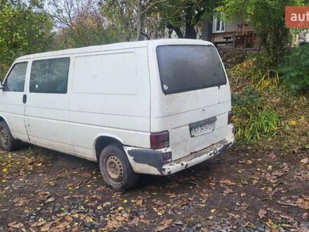 Белый Фольксваген Transporter, объемом двигателя 2.5 л и пробегом 320 тыс. км за 3600 $, фото 1 на Automoto.ua