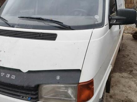 Белый Фольксваген Transporter, объемом двигателя 2.4 л и пробегом 400 тыс. км за 3700 $, фото 1 на Automoto.ua