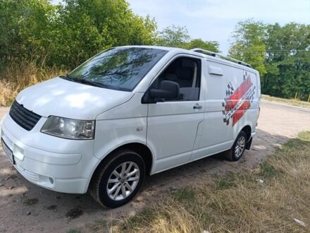 Фольксваген Transporter 2004 в Смеле на Automoto.ua Белый Фольксваген Transporter, объемом двигателя 0 л и пробегом 450 тыс. км за 5700 $, фото 1 на Automoto.ua