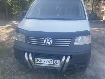 Белый Фольксваген Transporter, объемом двигателя 2.5 л и пробегом 335 тыс. км за 8200 $, фото 1 на Automoto.ua