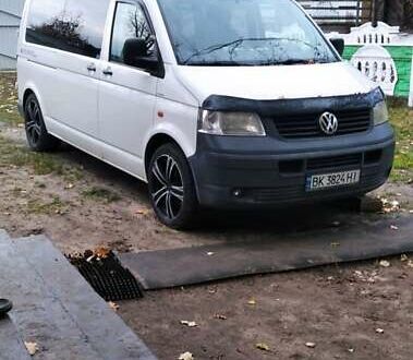 Білий Фольксваген Transporter, об'ємом двигуна 1.9 л та пробігом 456 тис. км за 8600 $, фото 1 на Automoto.ua