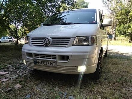 Белый Фольксваген Transporter, объемом двигателя 2.5 л и пробегом 275 тыс. км за 10000 $, фото 1 на Automoto.ua