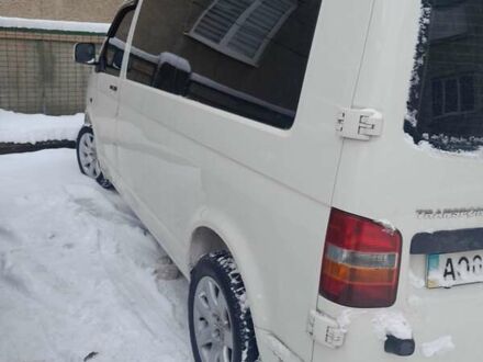 Белый Фольксваген Transporter, объемом двигателя 2.5 л и пробегом 334 тыс. км за 8200 $, фото 1 на Automoto.ua