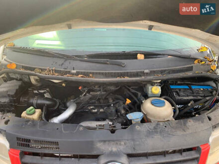 Білий Фольксваген Transporter, об'ємом двигуна 2.46 л та пробігом 467 тис. км за 8000 $, фото 1 на Automoto.ua