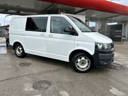 Фольксваген Transporter 2010 у Києві на Automoto.ua Білий Фольксваген Transporter, об'ємом двигуна 2 л та пробігом 320 тис. км за 9288 $, фото 1 на Automoto.ua