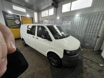 Фольксваген Transporter 2012 в Киеве на Automoto.ua Белый Фольксваген Transporter, объемом двигателя 2 л и пробегом 337 тыс. км за 11300 $, фото 1 на Automoto.ua