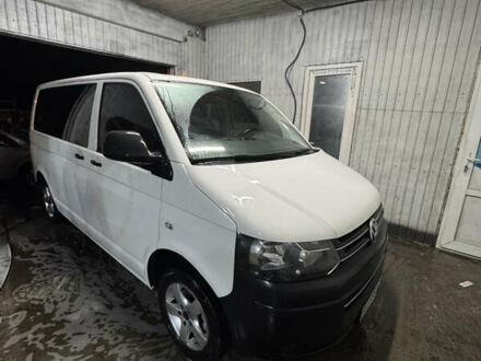 Білий Фольксваген Transporter, об'ємом двигуна 2 л та пробігом 239 тис. км за 13900 $, фото 1 на Automoto.ua