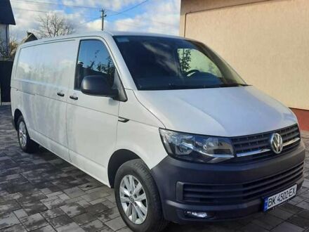 Фольксваген Transporter 2015 в Ровно на Automoto.ua Белый Фольксваген Transporter, объемом двигателя 2 л и пробегом 275 тыс. км за 16500 $, фото 1 на Automoto.ua