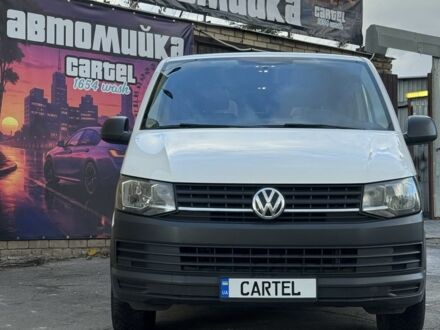Белый Фольксваген Transporter, объемом двигателя 2 л и пробегом 300 тыс. км за 21500 $, фото 1 на Automoto.ua