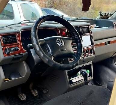 Бежевый Фольксваген Transporter, объемом двигателя 2.4 л и пробегом 500 тыс. км за 5500 $, фото 1 на Automoto.ua