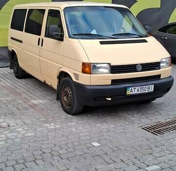 Бежевый Фольксваген Transporter, объемом двигателя 2.46 л и пробегом 356 тыс. км за 5500 $, фото 1 на Automoto.ua