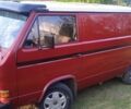 Красный Фольксваген Transporter, объемом двигателя 1.6 л и пробегом 250 тыс. км за 4179 $, фото 1 на Automoto.ua