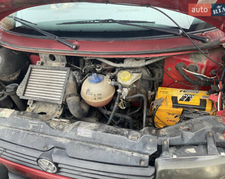 Красный Фольксваген Transporter, объемом двигателя 2.5 л и пробегом 450 тыс. км за 5500 $, фото 8 на Automoto.ua