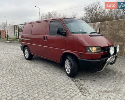 Красный Фольксваген Transporter, объемом двигателя 2.5 л и пробегом 450 тыс. км за 5500 $, фото 1 на Automoto.ua
