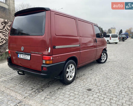 Красный Фольксваген Transporter, объемом двигателя 2.5 л и пробегом 450 тыс. км за 5500 $, фото 2 на Automoto.ua
