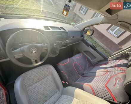 Красный Фольксваген Transporter, объемом двигателя 1.97 л и пробегом 350 тыс. км за 10500 $, фото 7 на Automoto.ua