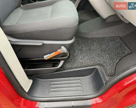 Красный Фольксваген Transporter, объемом двигателя 2 л и пробегом 298 тыс. км за 21200 $, фото 22 на Automoto.ua