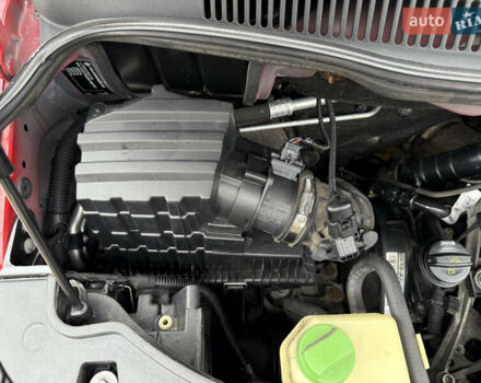 Красный Фольксваген Transporter, объемом двигателя 2 л и пробегом 298 тыс. км за 21200 $, фото 7 на Automoto.ua