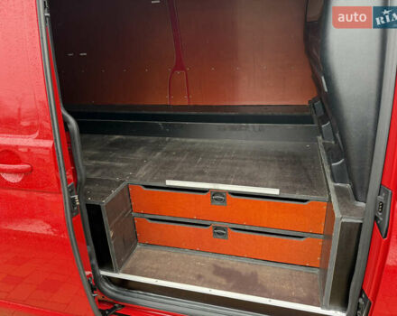 Красный Фольксваген Transporter, объемом двигателя 2 л и пробегом 298 тыс. км за 21200 $, фото 26 на Automoto.ua