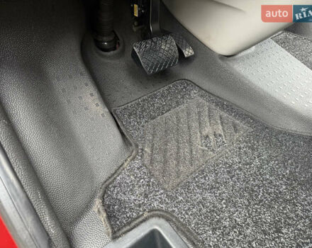 Красный Фольксваген Transporter, объемом двигателя 2 л и пробегом 298 тыс. км за 21200 $, фото 18 на Automoto.ua