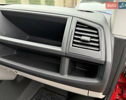 Красный Фольксваген Transporter, объемом двигателя 2 л и пробегом 298 тыс. км за 21200 $, фото 20 на Automoto.ua