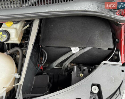 Красный Фольксваген Transporter, объемом двигателя 2 л и пробегом 298 тыс. км за 21200 $, фото 9 на Automoto.ua