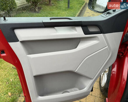 Красный Фольксваген Transporter, объемом двигателя 2 л и пробегом 298 тыс. км за 21200 $, фото 10 на Automoto.ua