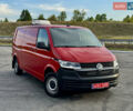 Красный Фольксваген Transporter, объемом двигателя 2 л и пробегом 219 тыс. км за 25950 $, фото 1 на Automoto.ua