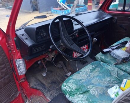 Красный Фольксваген Transporter, объемом двигателя 0 л и пробегом 300 тыс. км за 1900 $, фото 4 на Automoto.ua