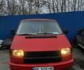 Красный Фольксваген Transporter, объемом двигателя 1.9 л и пробегом 400 тыс. км за 3400 $, фото 1 на Automoto.ua