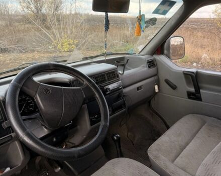 Червоний Фольксваген Transporter, об'ємом двигуна 2 л та пробігом 380 тис. км за 1076 $, фото 1 на Automoto.ua