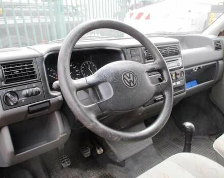Красный Фольксваген Transporter, объемом двигателя 2.4 л и пробегом 180 тыс. км за 2500 $, фото 16 на Automoto.ua