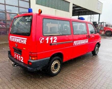 Красный Фольксваген Transporter, объемом двигателя 2.4 л и пробегом 180 тыс. км за 2500 $, фото 2 на Automoto.ua