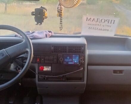 Красный Фольксваген Transporter, объемом двигателя 2 л и пробегом 329 тыс. км за 2000 $, фото 2 на Automoto.ua