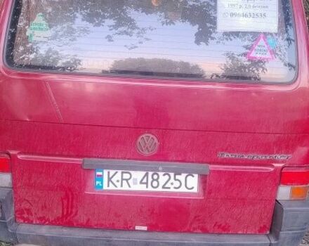 Красный Фольксваген Transporter, объемом двигателя 2 л и пробегом 329 тыс. км за 2000 $, фото 1 на Automoto.ua